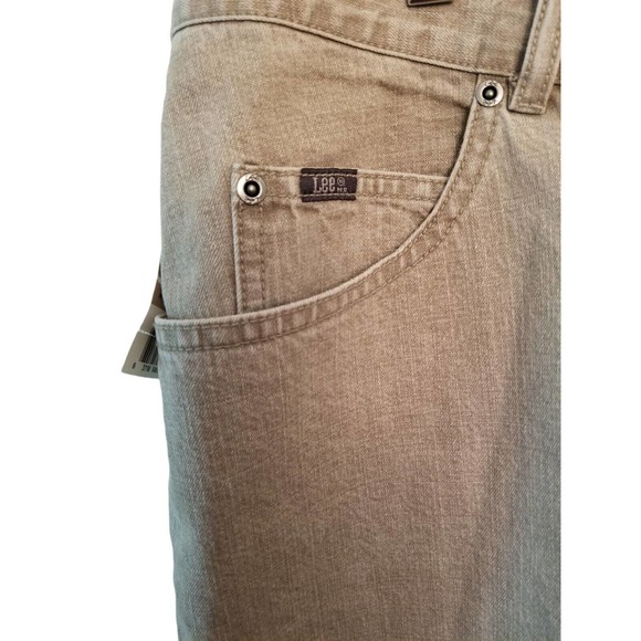LEE Lower Rise relaxed seat Women's Shorts Size 20W 39/40 Inseam 6 inches Khaki - Picture 3 of 7